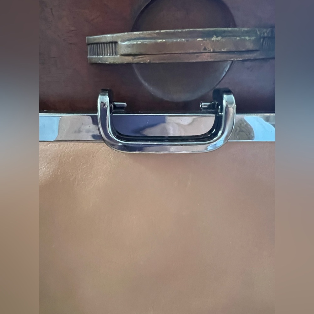 Vintage leather Ruth Saltz purse - Picture 2 of 3